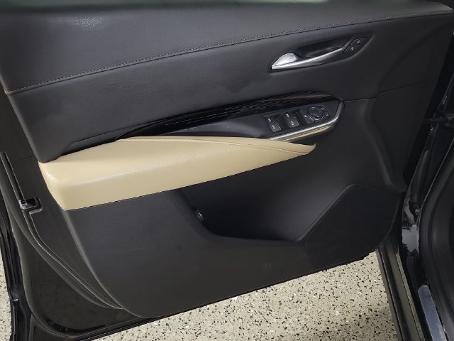 Used 2024 Cadillac XT4 Luxury w/ Cold Weather Package FWD image 22