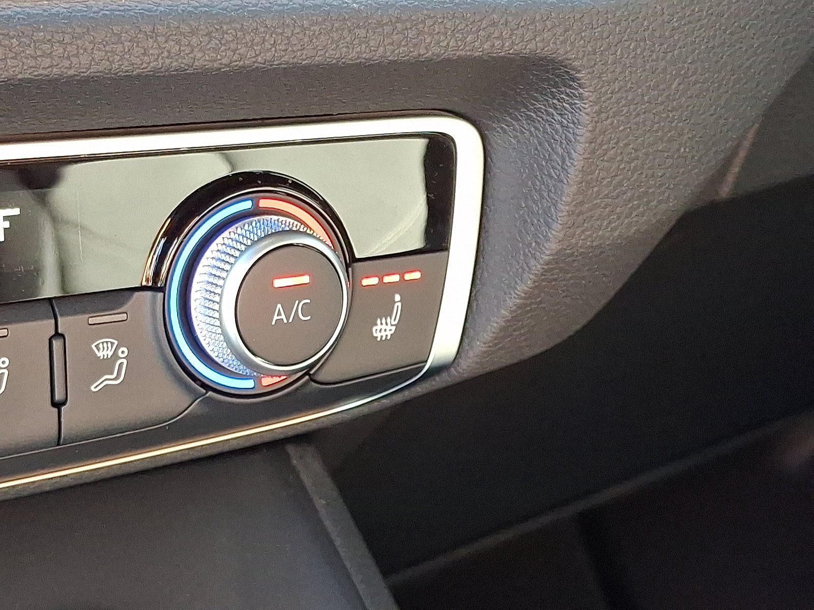 New 2025 Audi Q3 2.0T Premium image 16