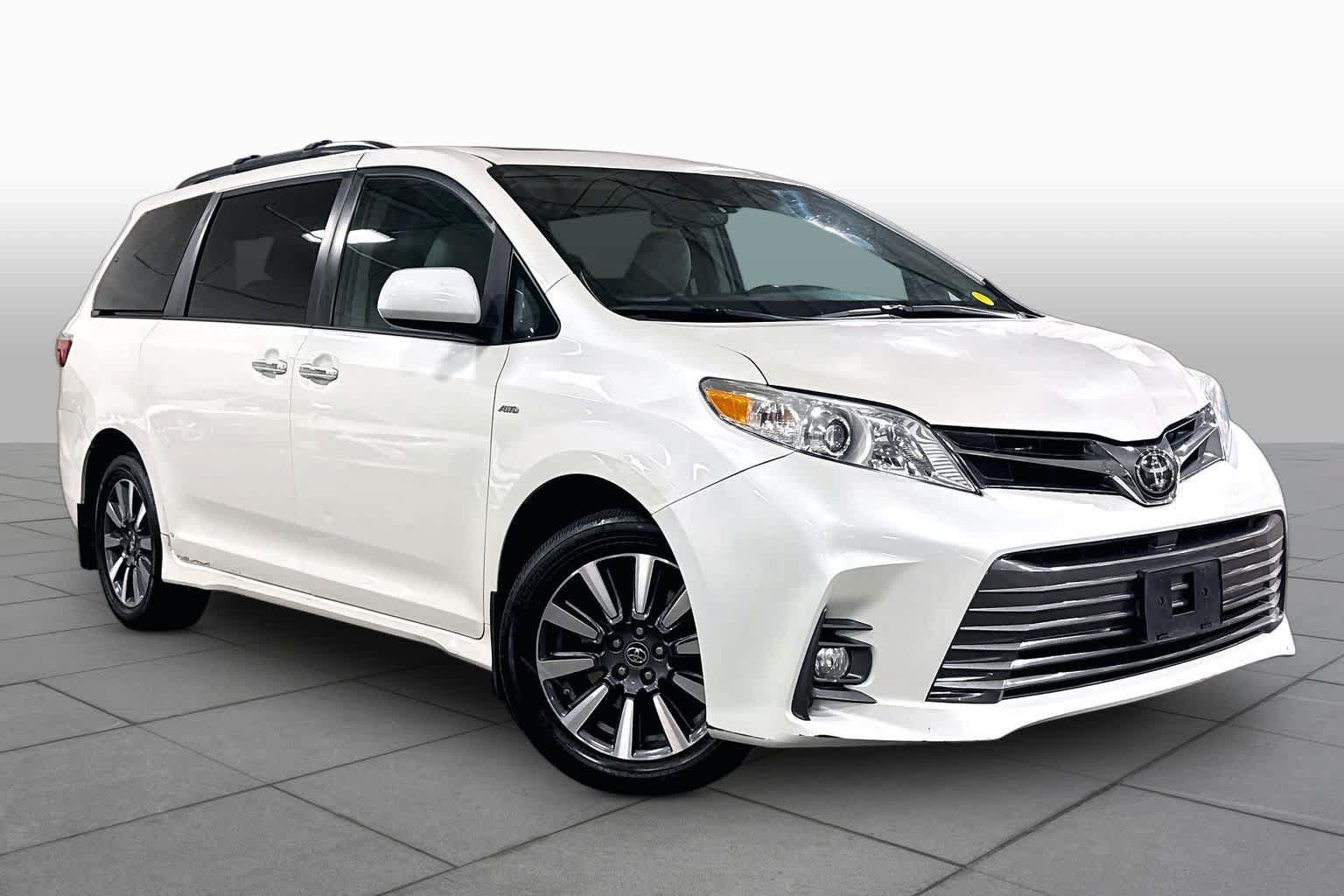 Used 2018 Toyota Sienna XLE Premium w/ Outdoor Package AWD/4WD image 3