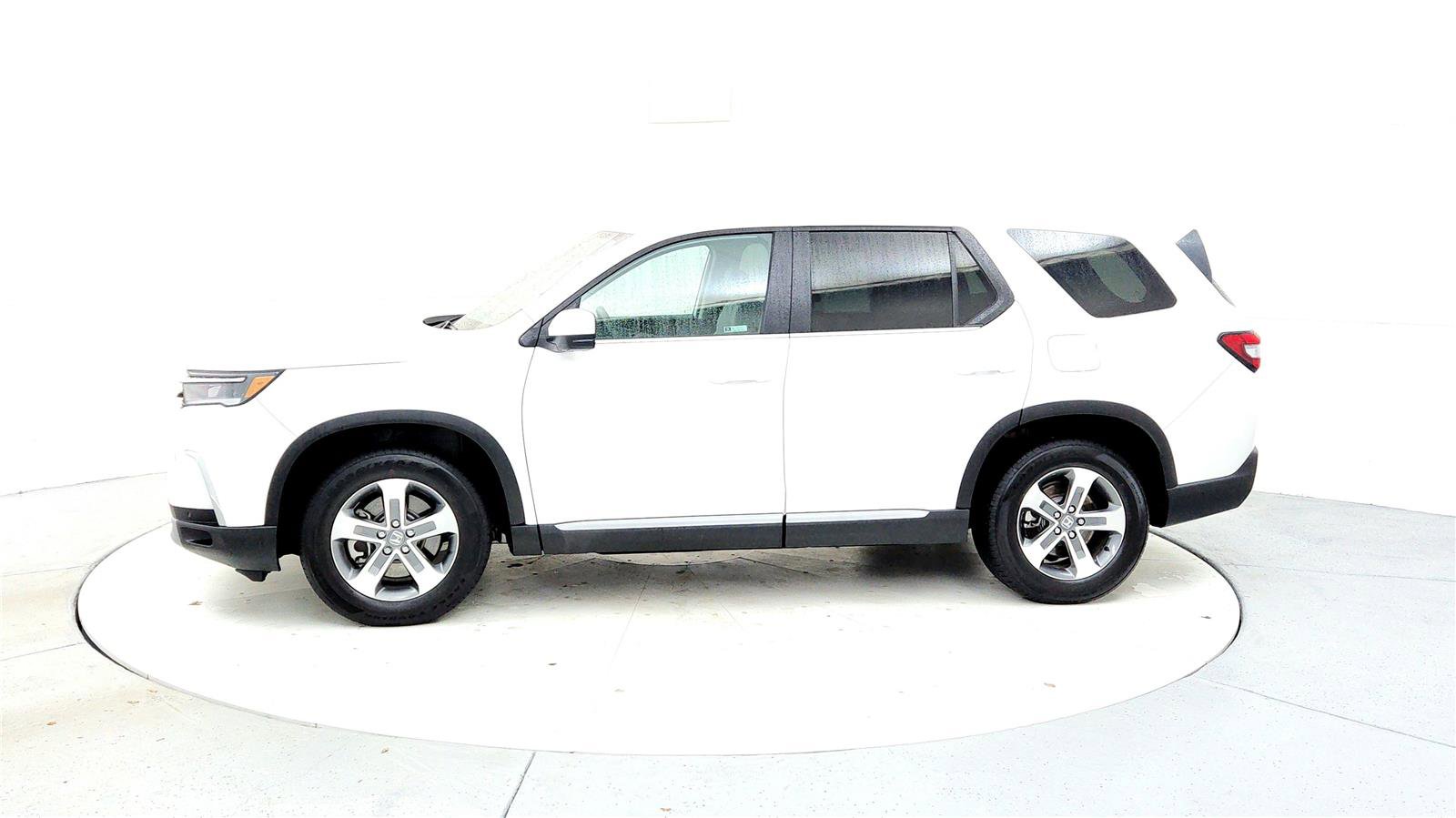 Used 2025 Honda Pilot EX-L image 3