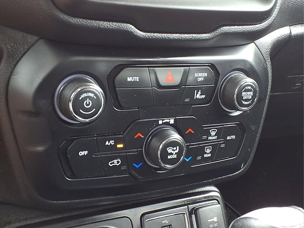 Used 2023 Jeep Renegade Latitude AWD/4WD image 14