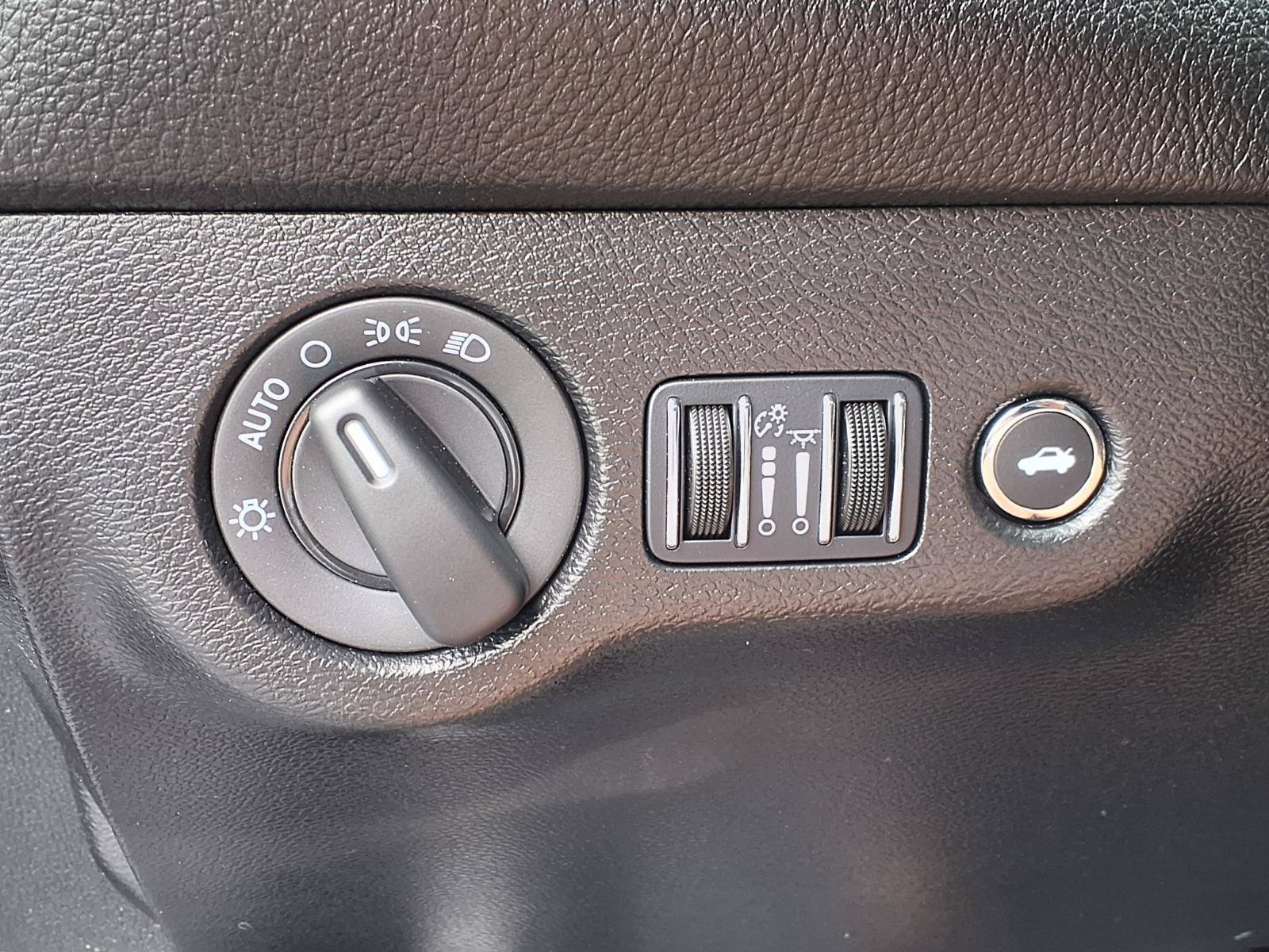Used 2023 Dodge Challenger SXT RWD image 18