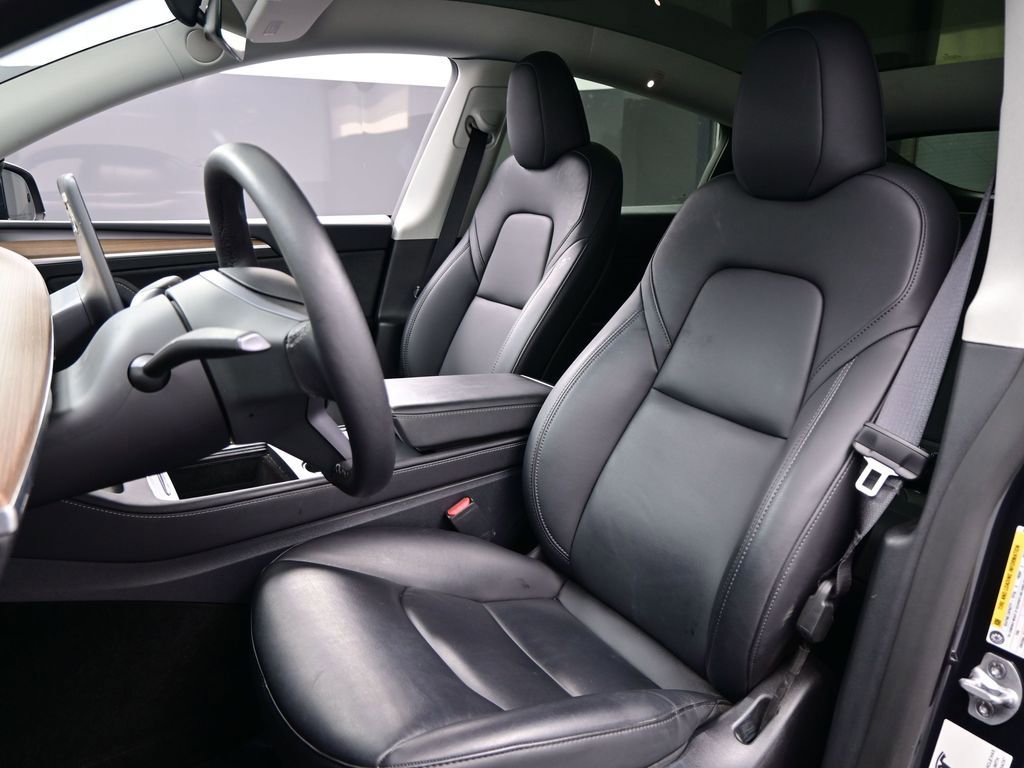 Used 2025 Tesla Model Y Long Range image 13