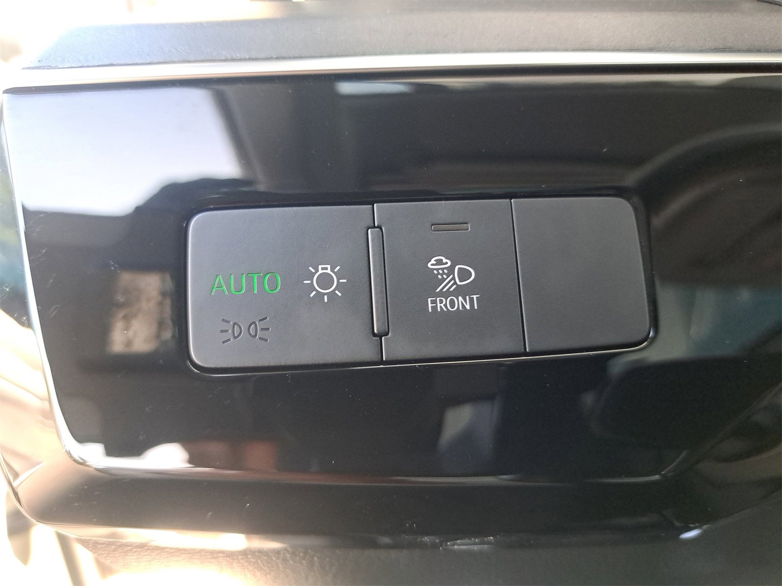 Used 2023 Audi e-tron Premium image 27