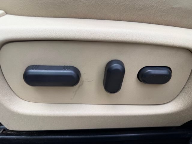 Used 2013 Ford Taurus Limited FWD image 19