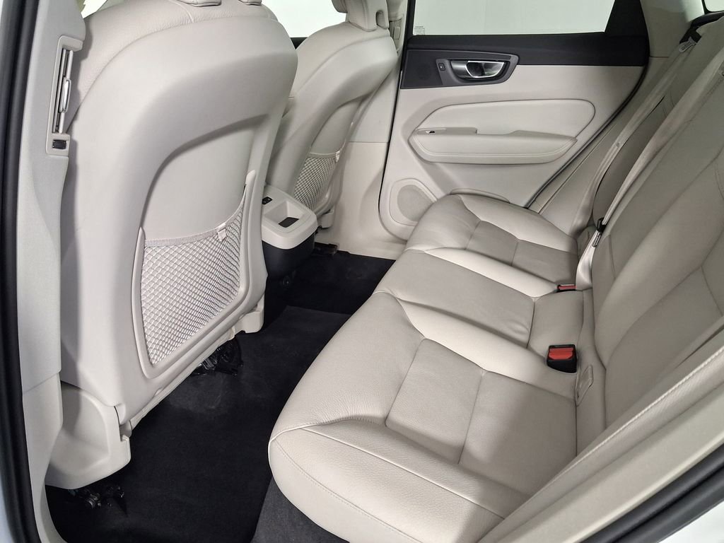 Certified 2024 Volvo XC60 B5 Core w/ Climate Package AWD/4WD image 18
