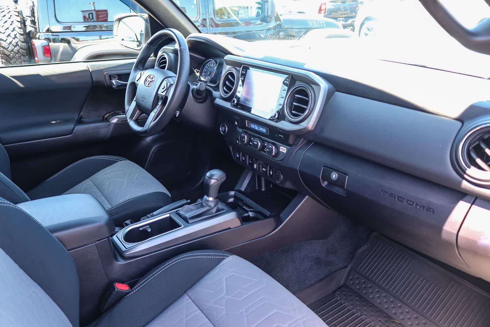 Used 2022 Toyota Tacoma TRD Sport w/ Technology Package RWD image 17