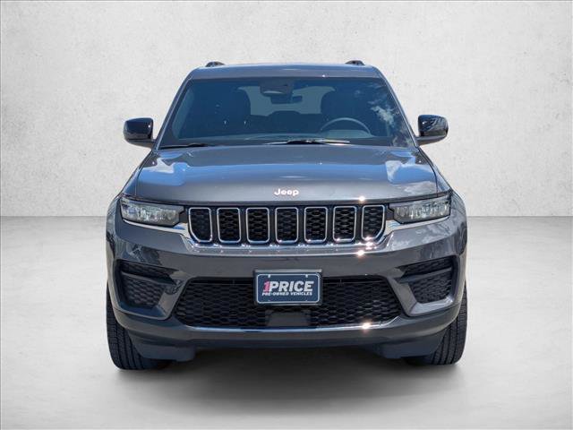 Used 2025 Jeep Grand Cherokee Laredo AWD/4WD image 2