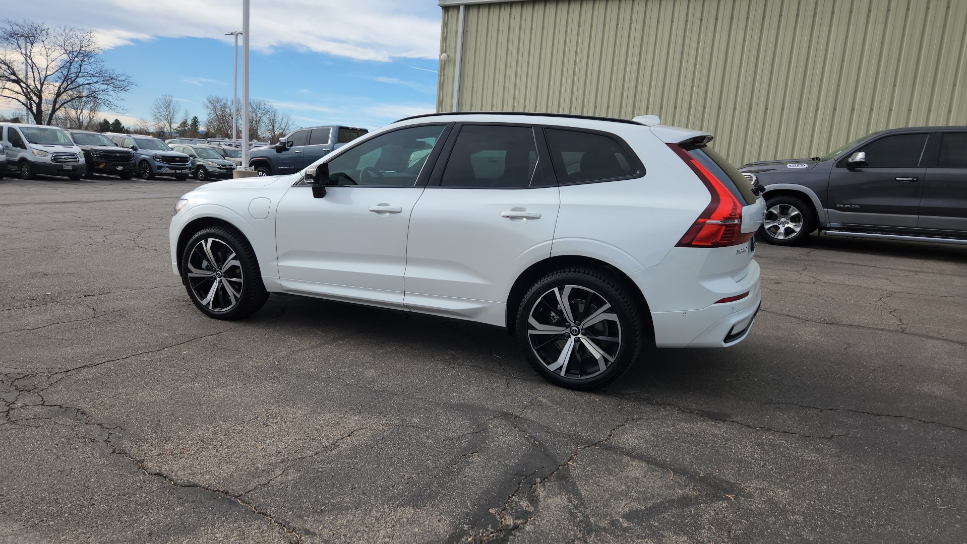 Used 2022 Volvo XC60 T8 R-Design w/ Advanced Package image 7