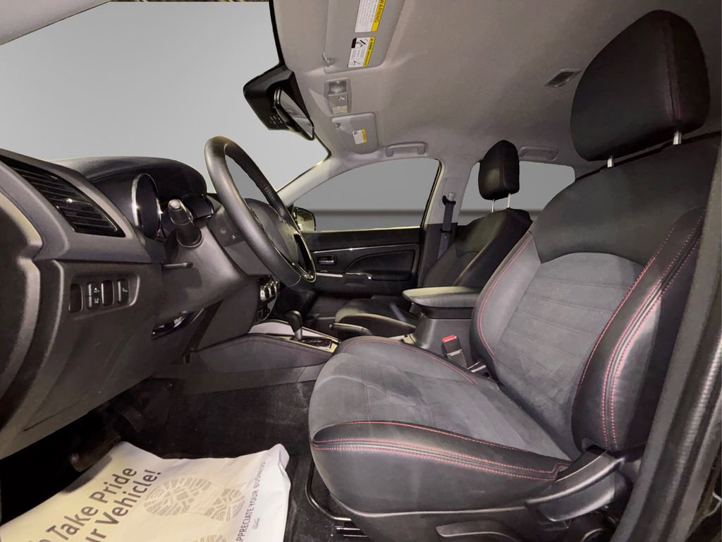 Used 2025 Mitsubishi Outlander Sport SE AWD/4WD image 10