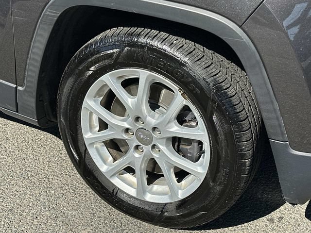 Used 2015 Jeep Cherokee Latitude w/ Cold Weather Group FWD image 8