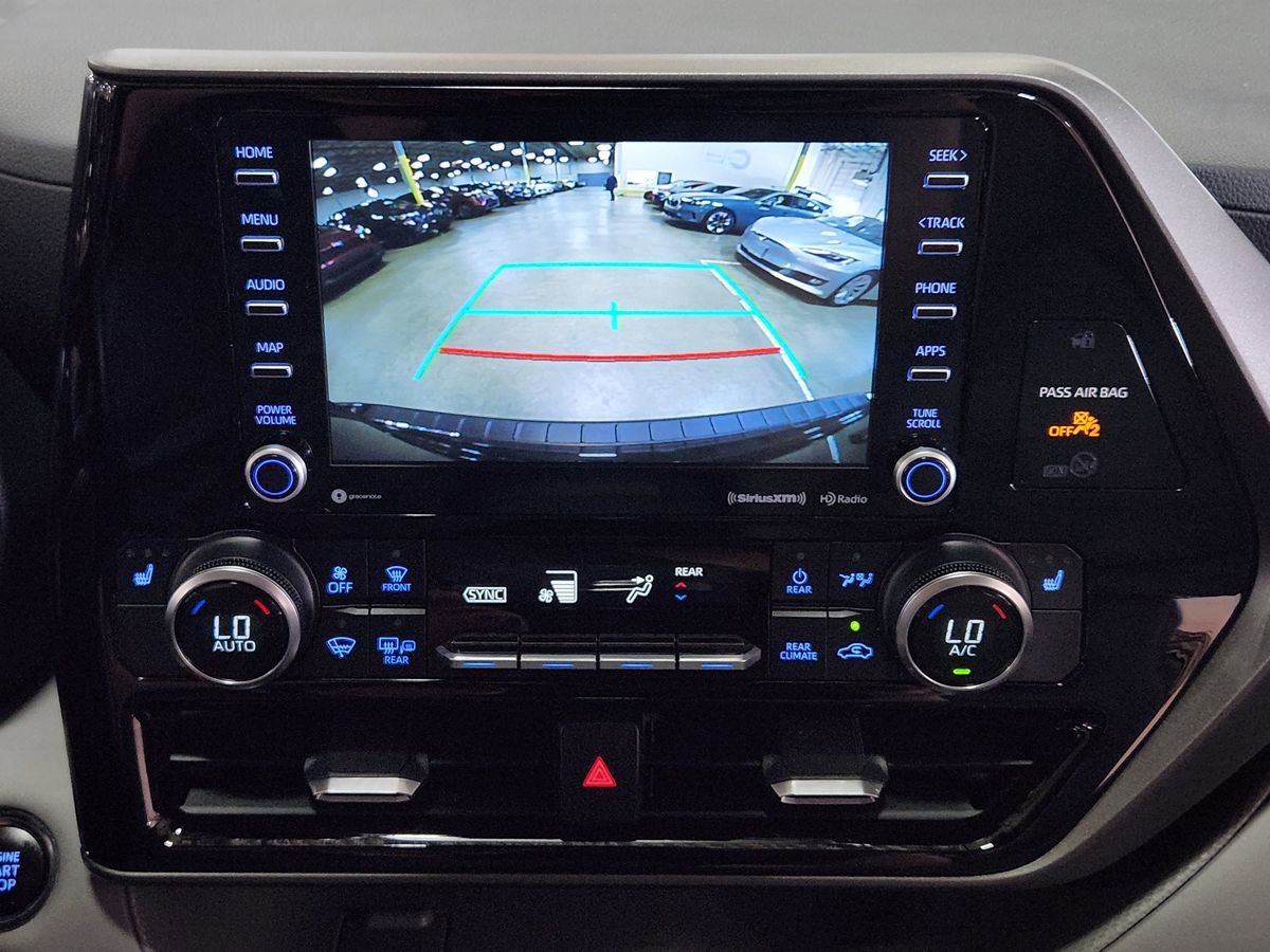 Used 2022 Toyota Highlander XLE FWD image 38