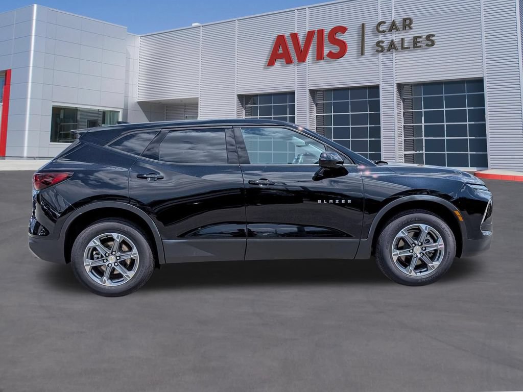 Used 2025 Chevrolet Blazer LT FWD image 5