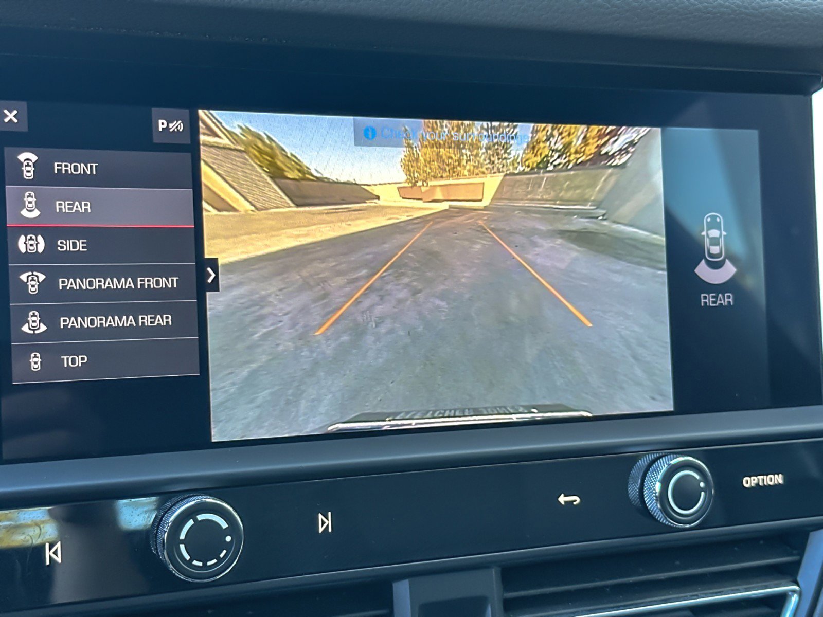 Used 2022 Porsche Macan w/ Premium Package Plus image 20