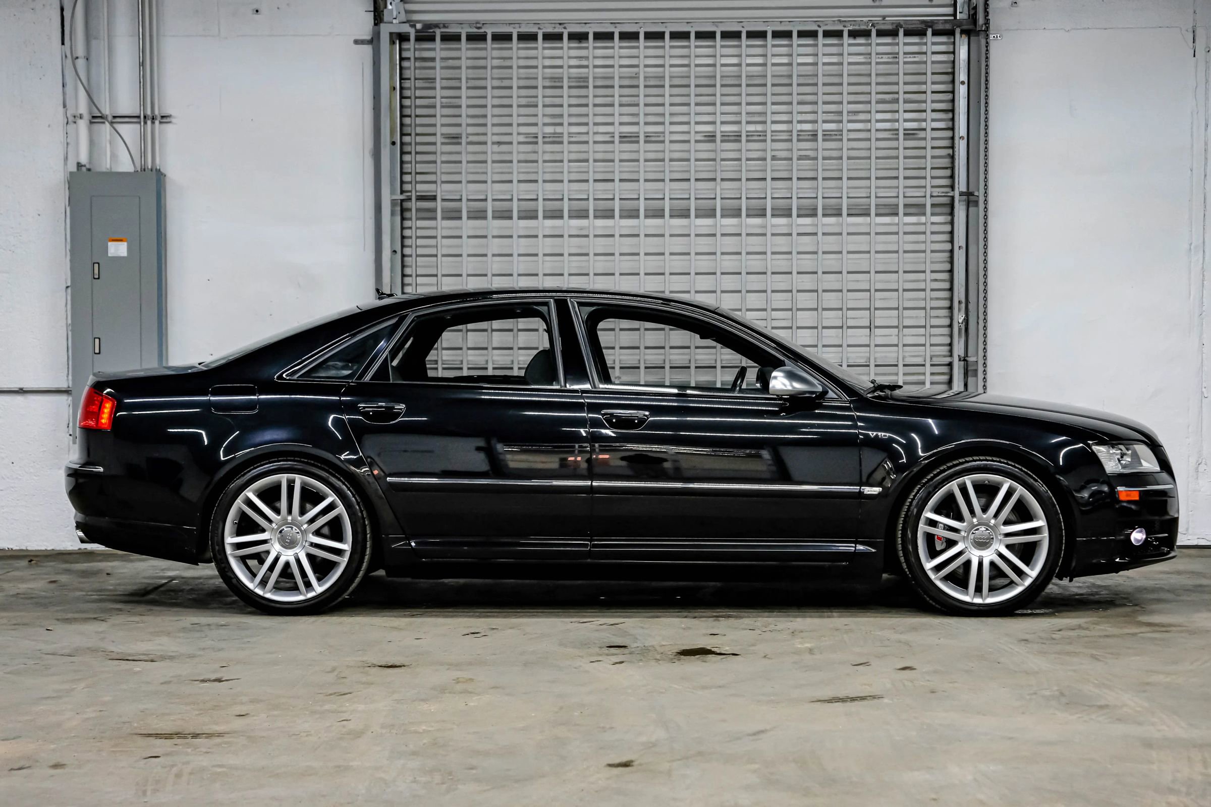 Used 2007 Audi S8 image 8