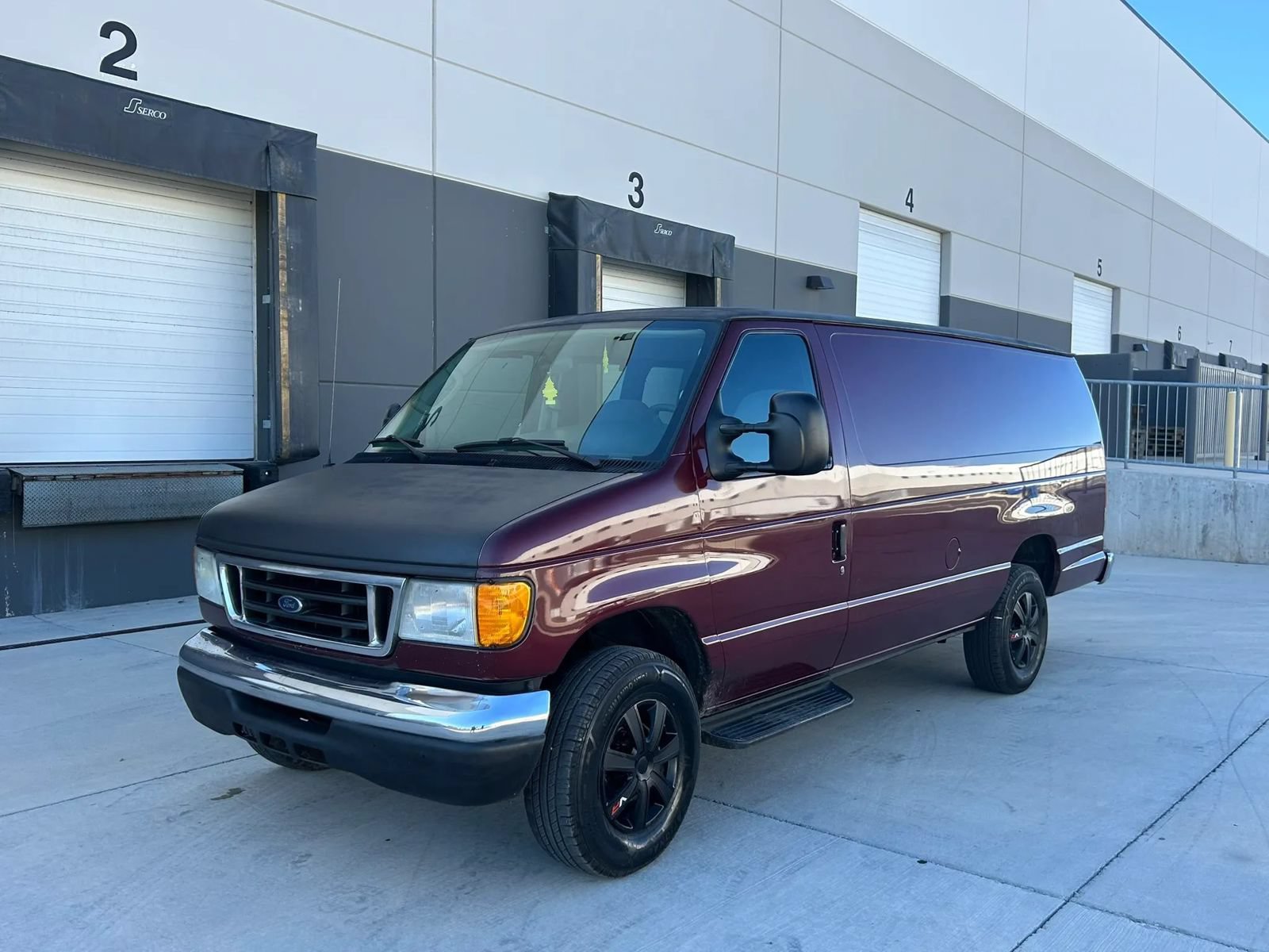 Used 2005 Ford E-350 and Econoline 350 Extended Super Duty RWD image 1