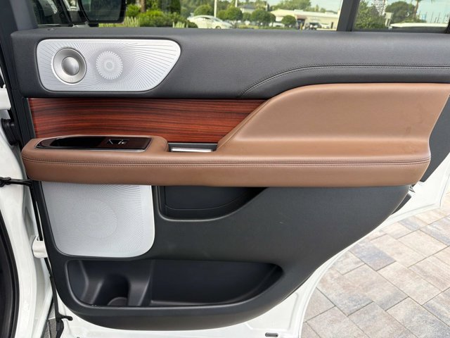 Certified 2024 Lincoln Navigator Reserve AWD/4WD image 22