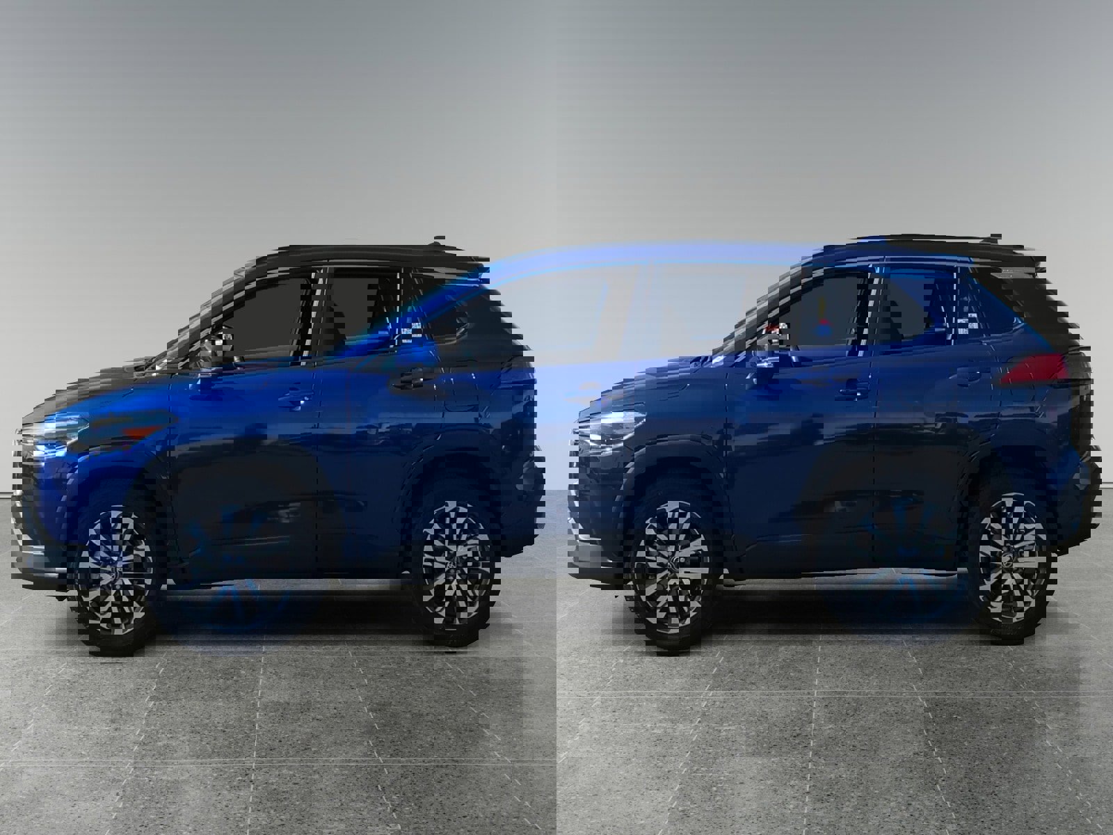 Used 2023 Toyota Corolla Cross XLE image 2