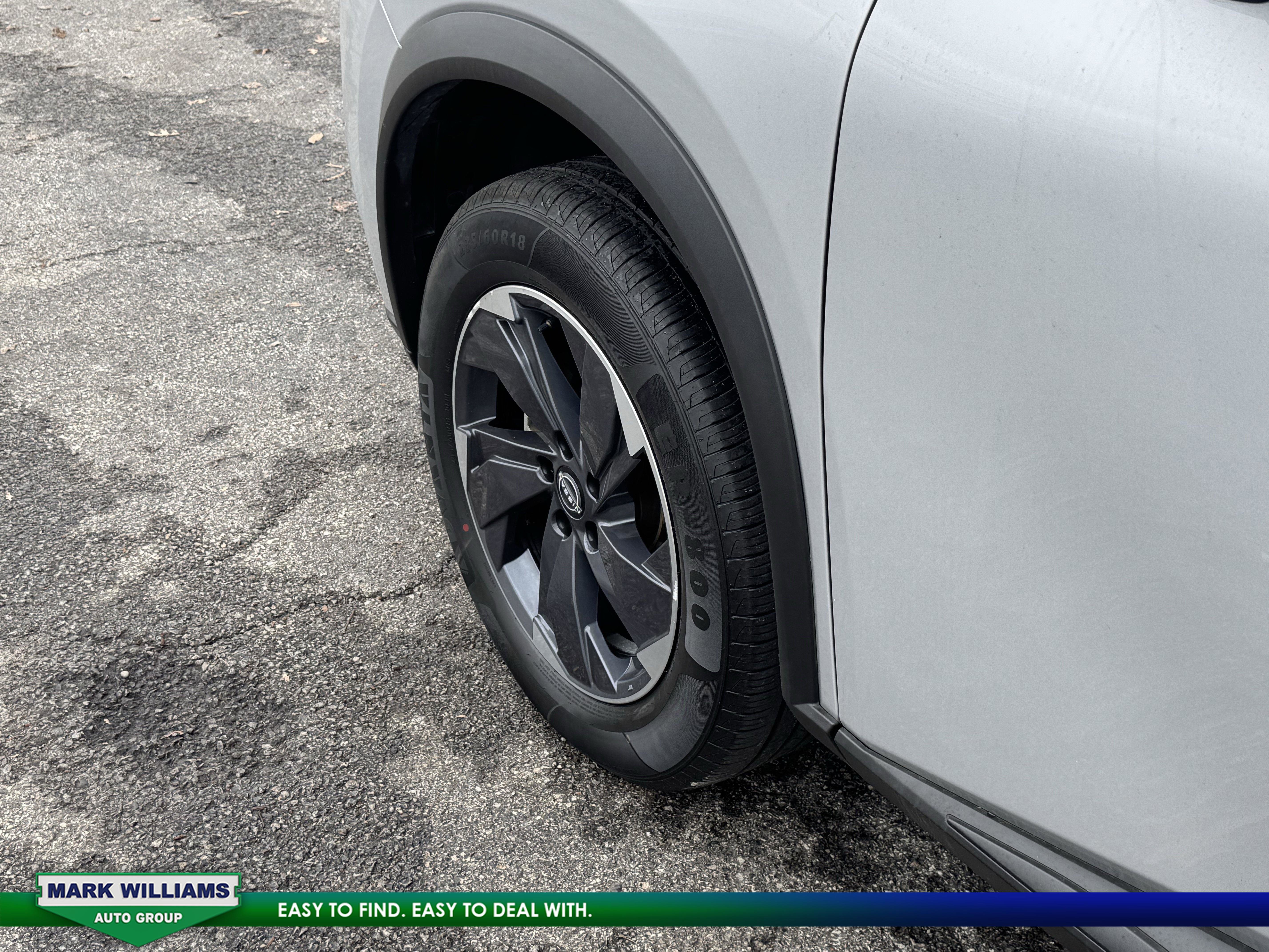 Used 2024 Nissan Rogue SV image 5