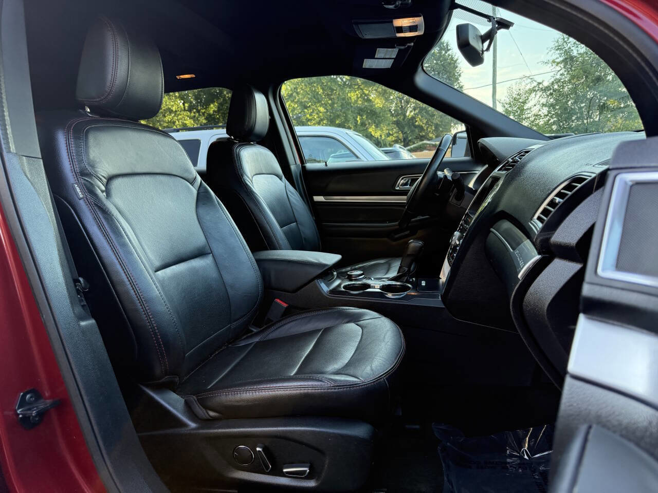 Used 2018 Ford Explorer Sport image 15