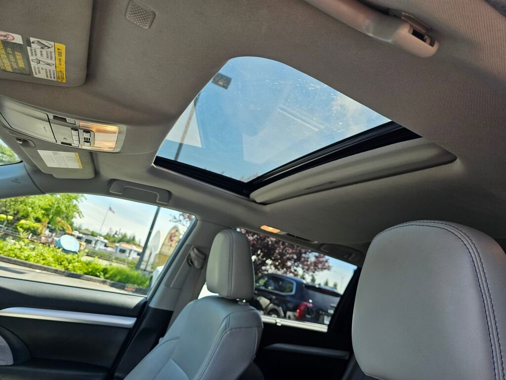 Used 2019 Toyota Highlander XLE AWD/4WD image 28