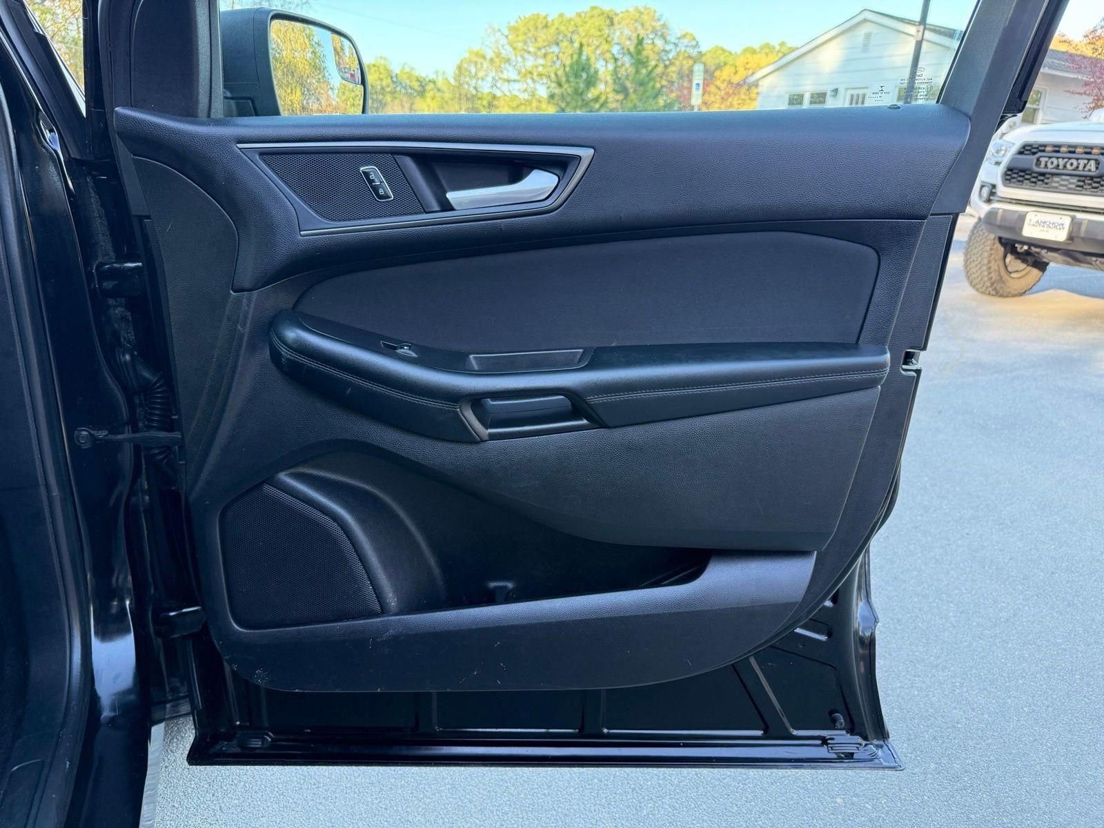 Used 2017 Ford Edge SE image 21