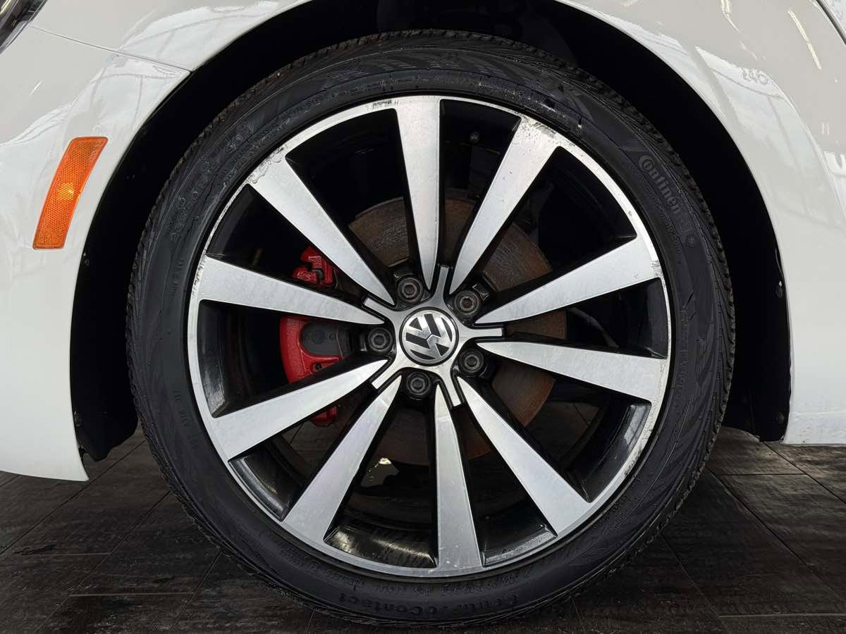 Used 2014 Volkswagen Beetle R-Line FWD image 26