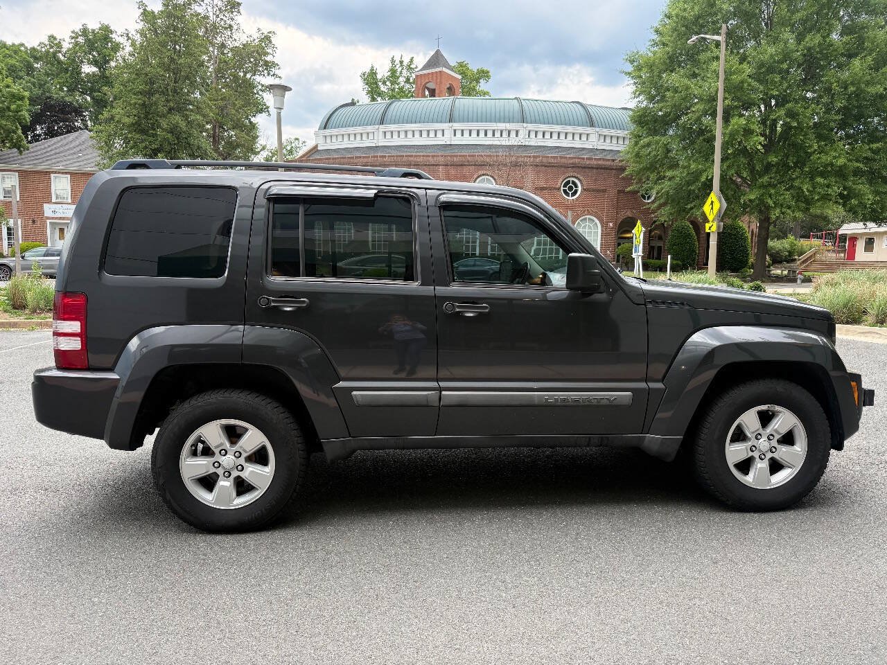 Used 2011 Jeep Liberty Sport w/ Popular Equipment Group AWD/4WD image 9