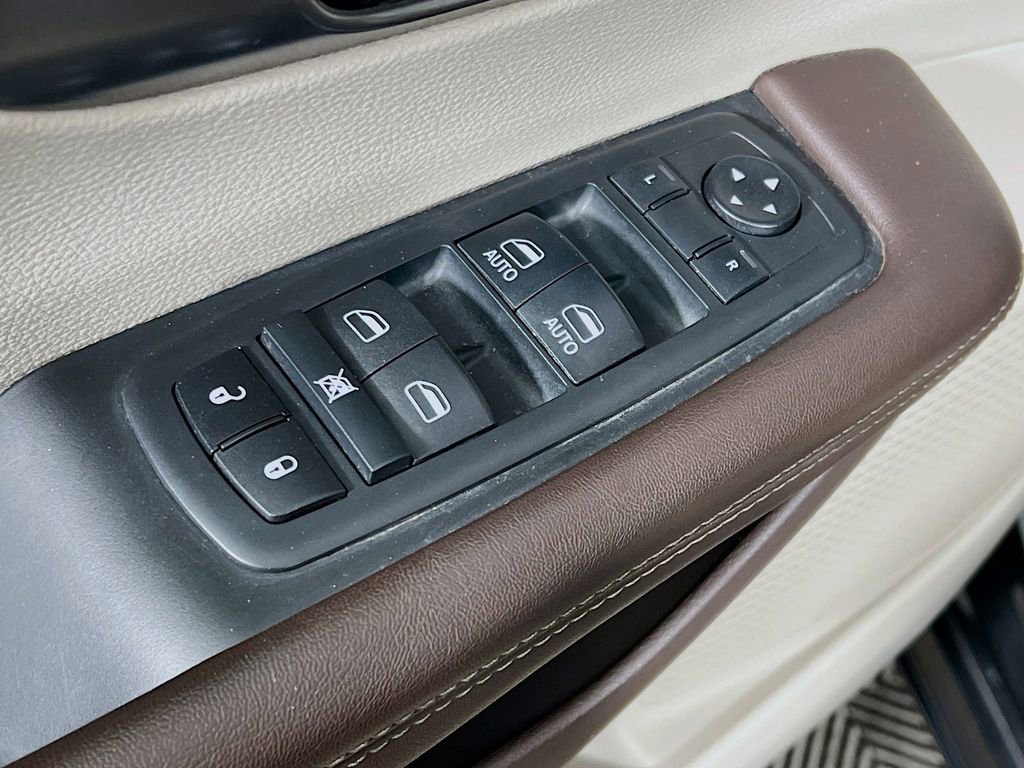Used 2019 Chrysler Pacifica Touring-L w/ Advanced Safetytec Group FWD image 34