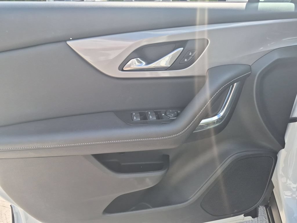 Used 2025 Chevrolet Blazer LT FWD image 11