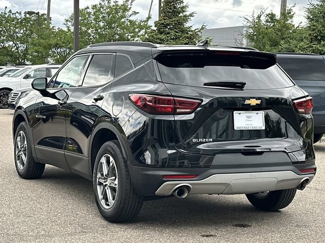 Used 2024 Chevrolet Blazer LT w/ Convenience Package FWD image 3