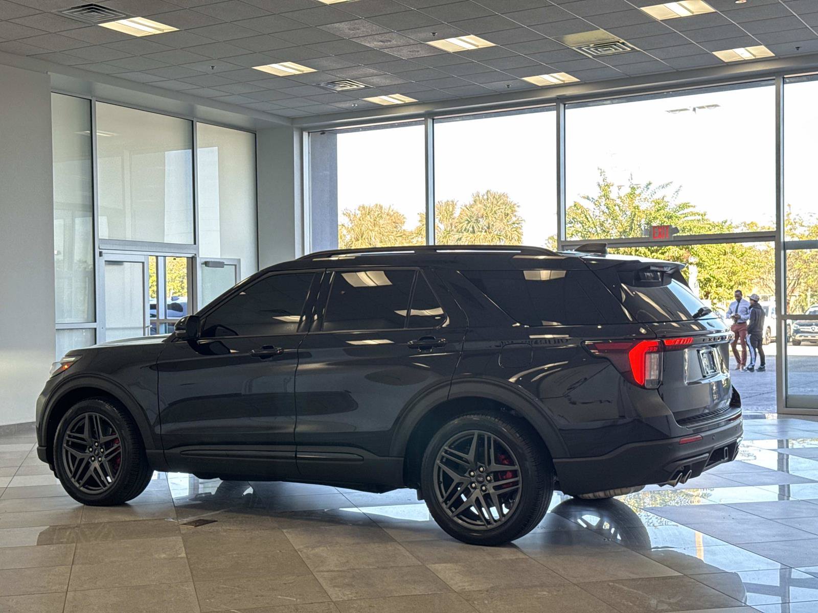 Used 2025 Ford Explorer ST RWD image 27
