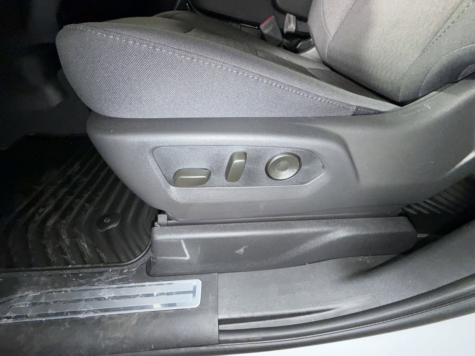 New 2026 GMC Sierra 1500 SLE image 14