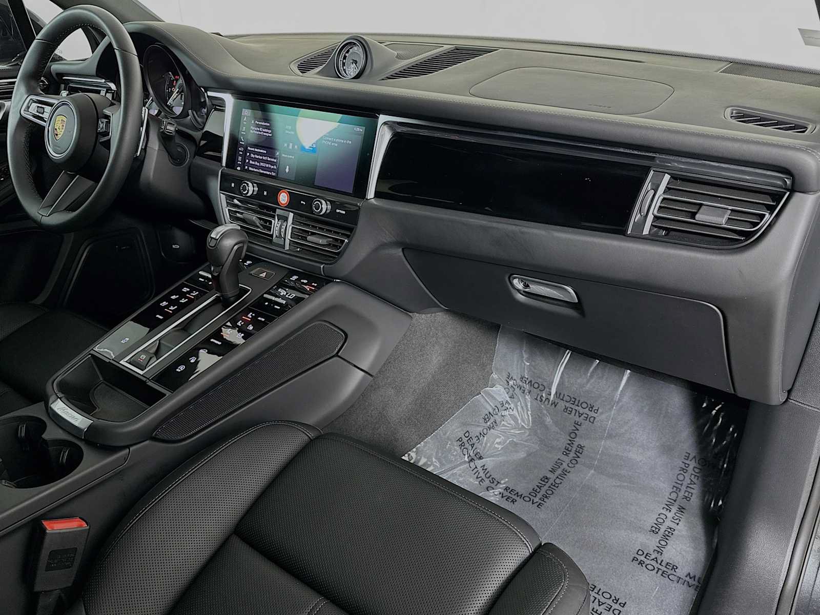 Certified 2026 Porsche Macan AWD/4WD image 30