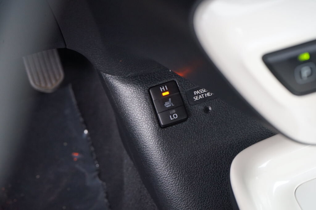 Used 2016 Toyota Prius Four w/ Advanced Technology Package FWD image 23