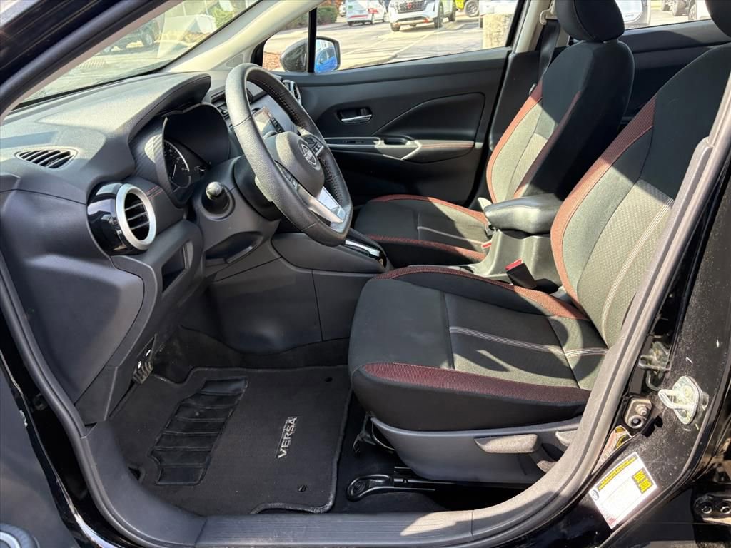 Used 2024 Nissan Versa SR image 18