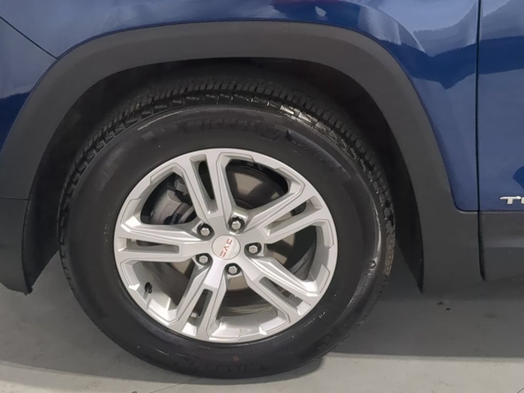 Used 2023 GMC Terrain SLE w/ Driver Convenience Package FWD image 17