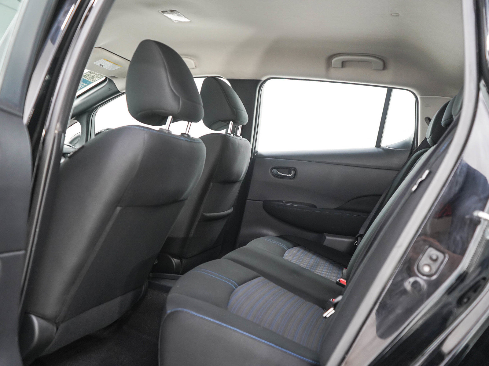 Used 2025 Nissan Leaf S FWD image 17