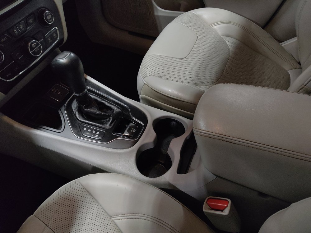 Used 2019 Jeep Cherokee Limited image 26