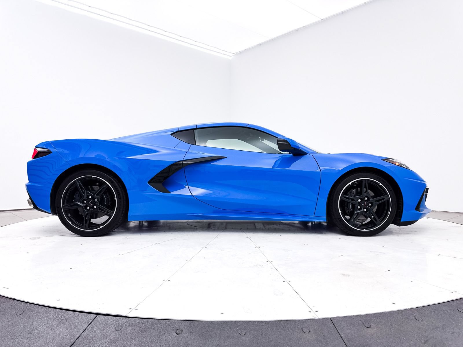 Used 2021 Chevrolet Corvette Stingray Preferred Cpe w/ Engine Appearance Package RWD image 38