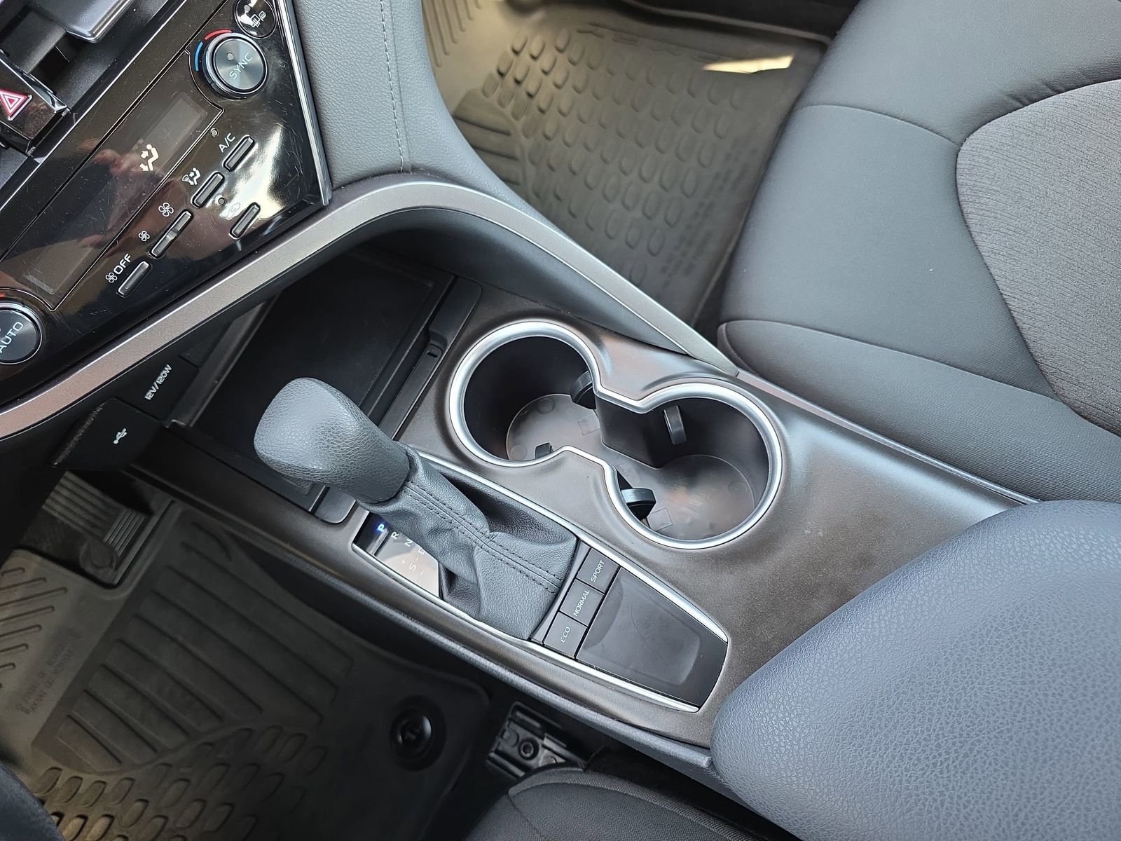 Used 2024 Toyota Camry LE w/ Convenience Package image 24