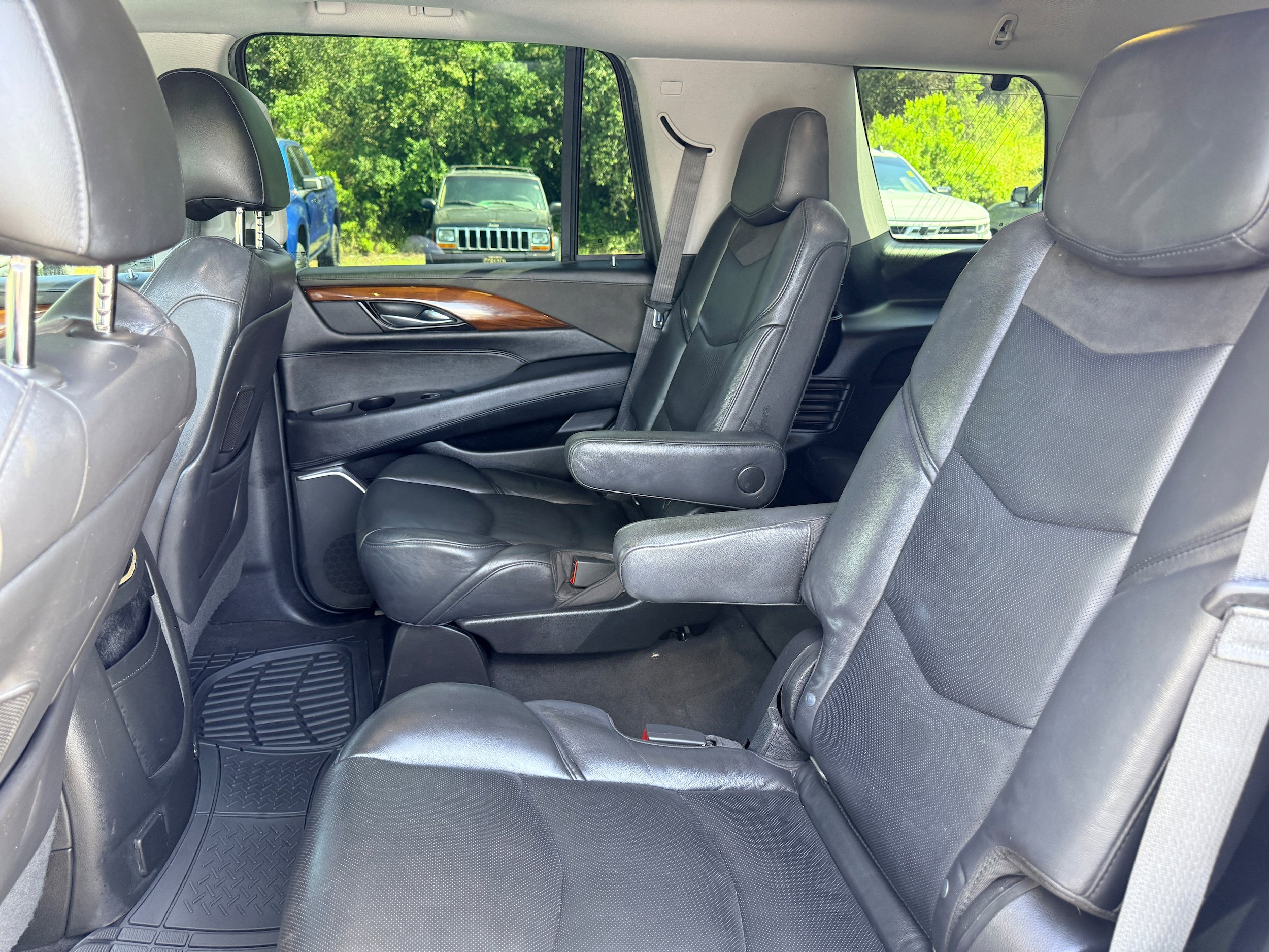 Used 2019 Cadillac Escalade Luxury AWD/4WD image 12