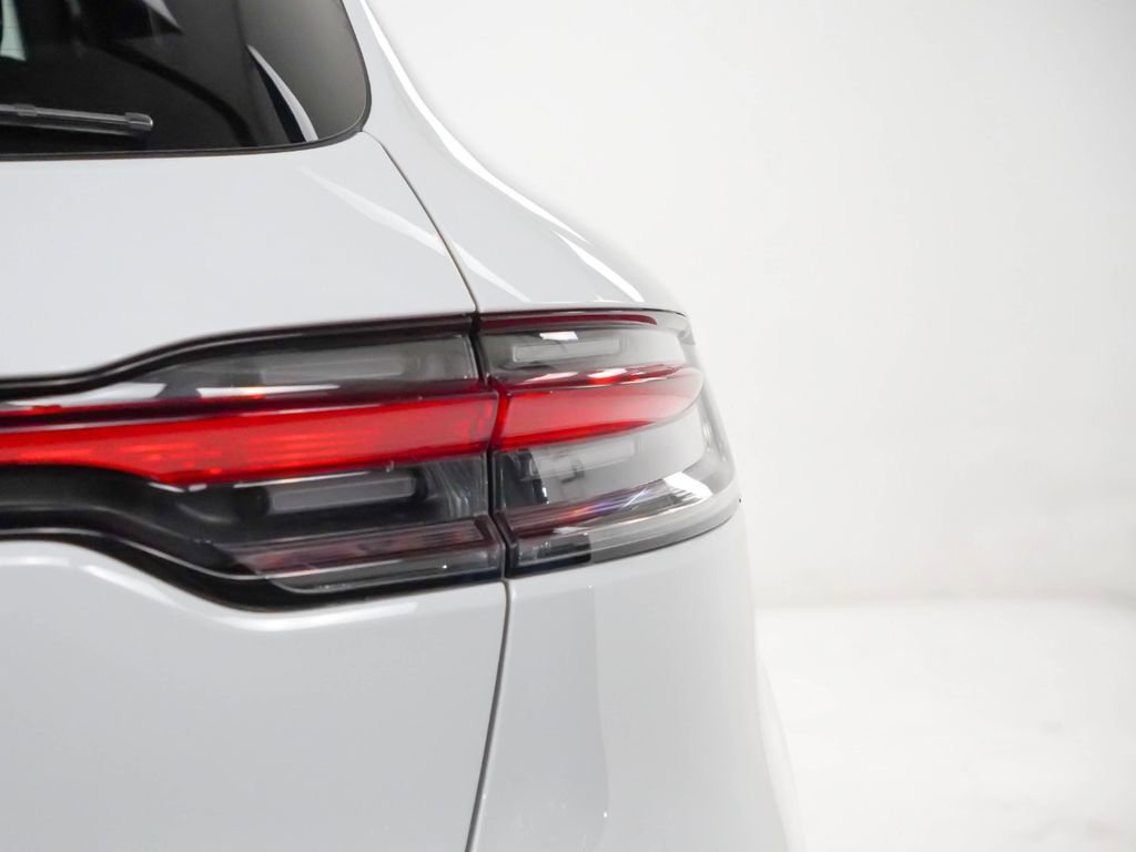 Used 2026 Porsche Macan AWD/4WD image 12