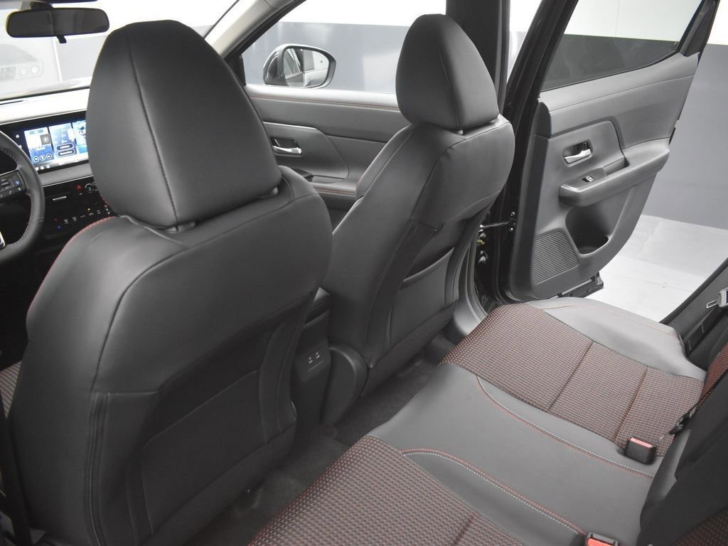 New 2026 Nissan Kicks SR image 14