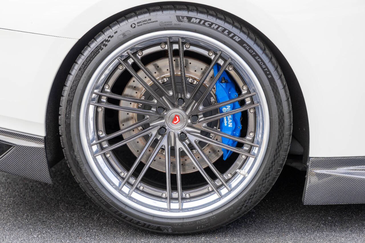 Used 2017 Nissan GT-R Premium AWD/4WD image 11