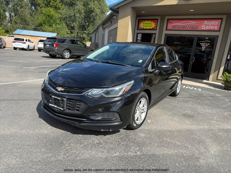 Used 2017 Chevrolet Cruze LT FWD image 3