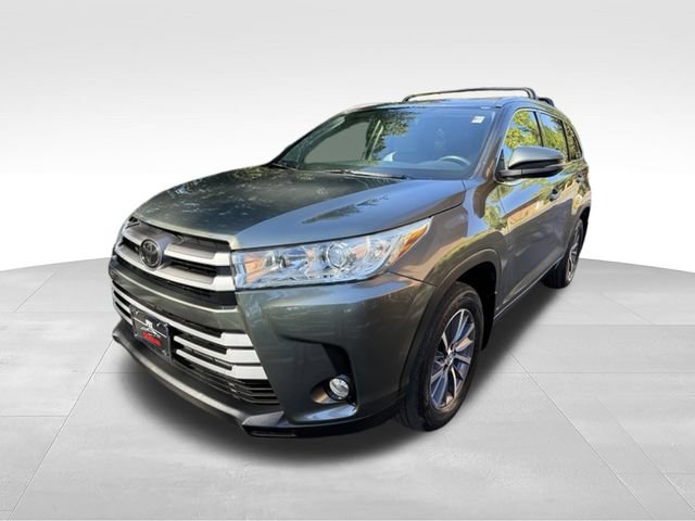 Used 2018 Toyota Highlander XLE AWD/4WD image 1