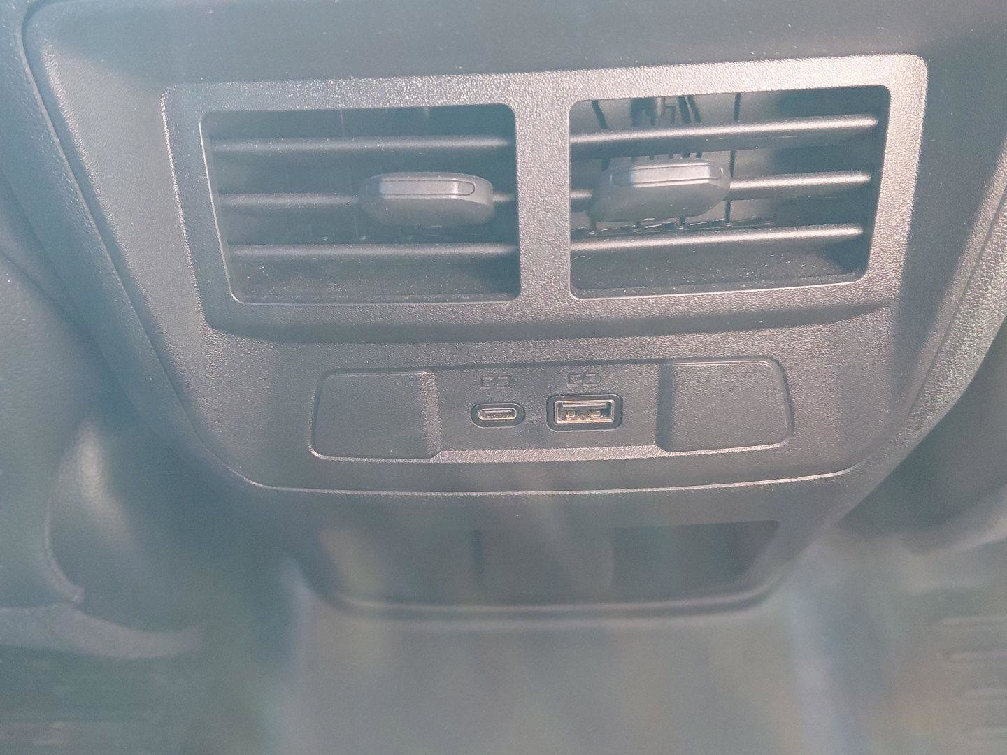 Used 2024 GMC Canyon Denali image 16