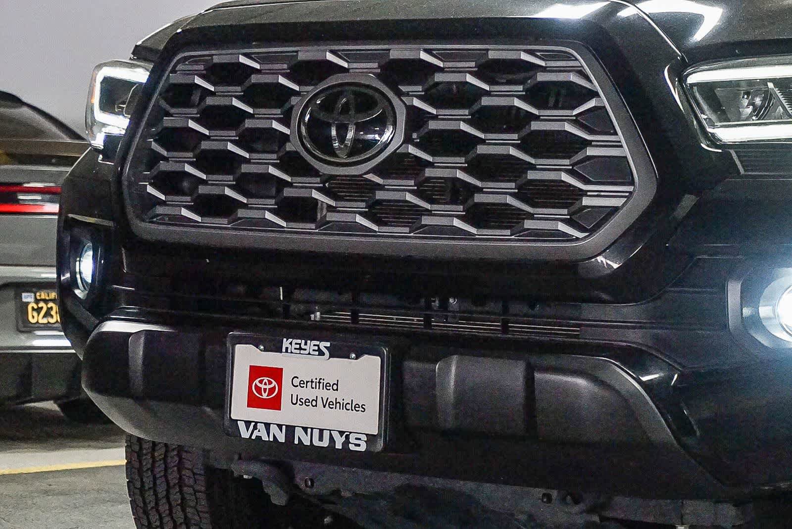 Certified 2023 Toyota Tacoma TRD Off-Road AWD/4WD image 6
