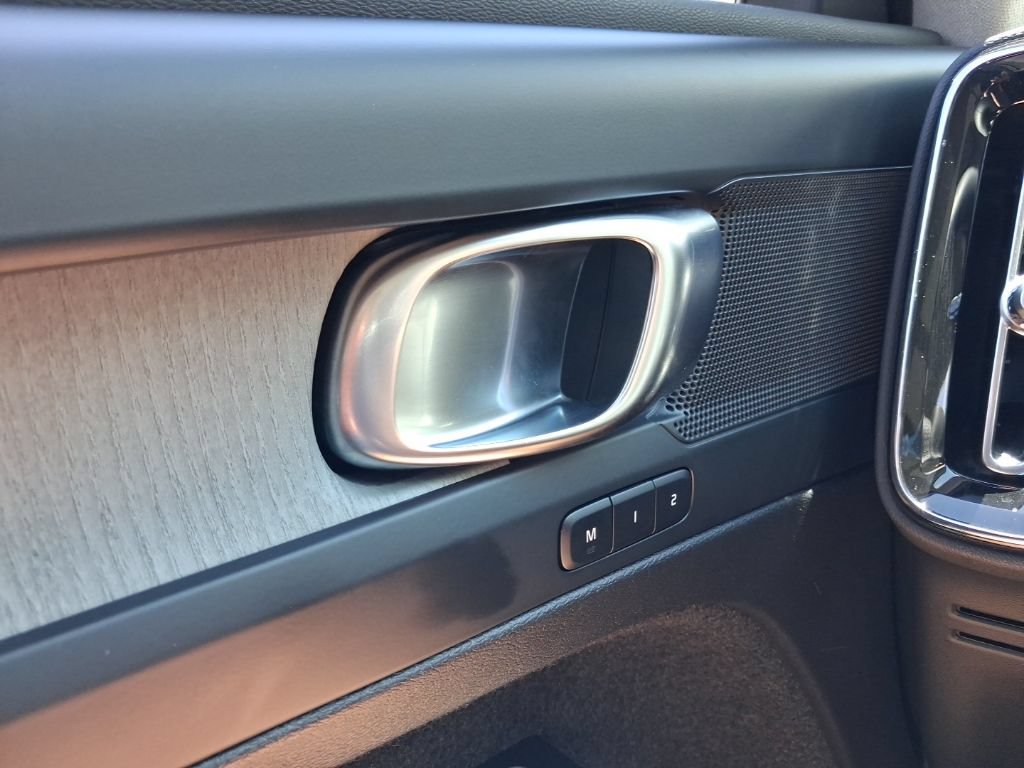 Certified 2026 Volvo XC40 B5 Plus AWD/4WD image 22